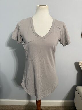 Z Supply Women's V-Neck Pocket Tee in Light Gray